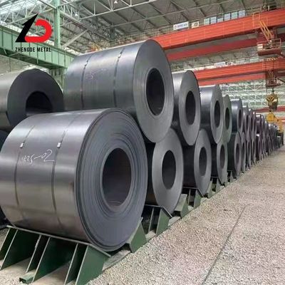 مزیت تراز چینی HRC Ss400/A36 رول های فولادی داغ سیاه / ترشح شده / روغن شده